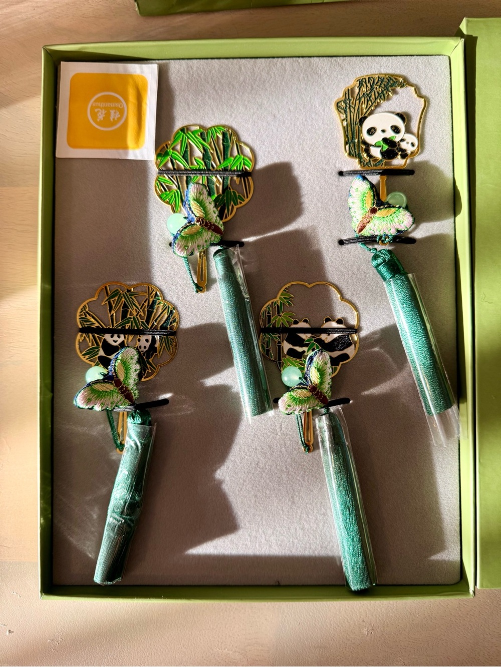 Chinese Metal Tassel Bookmark Set - Picture 2 of 3